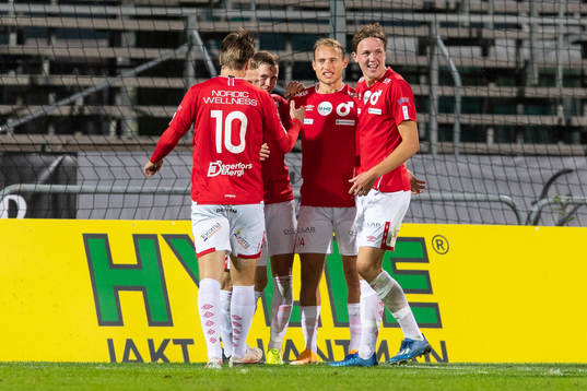 Degerfors spelare jublar