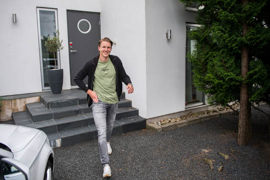 Rögles Niklas Hansson hemma i sitt hem