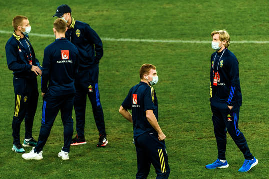 Dejan Kulusevski and Emil Forsberg of Sweden