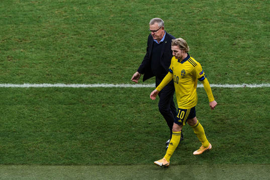Head coach Janne Andersson and Emil Forsberg of Sweden