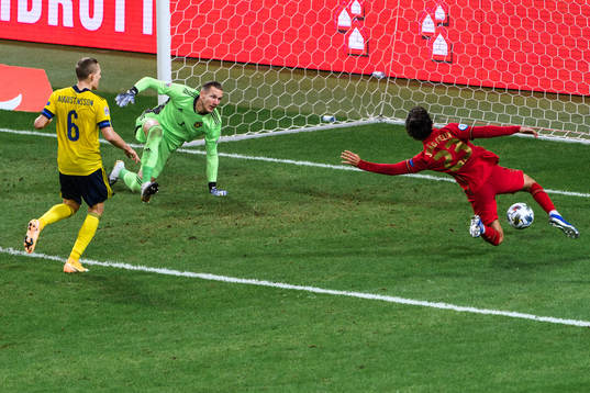 Ludwig Augustinsson and goalkeeper Robin Olsen of Sweden