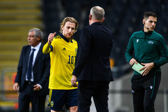Emil Forsberg and head coach Janne Andersson of Sweden