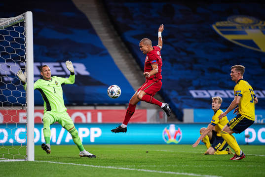 Goalkeeper Robin Olsen and Emil Krafth of Sweden are being