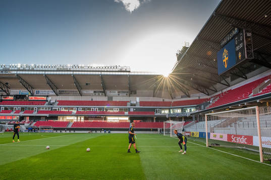 Goalkeeper Pontus Dahlberg of Sweden