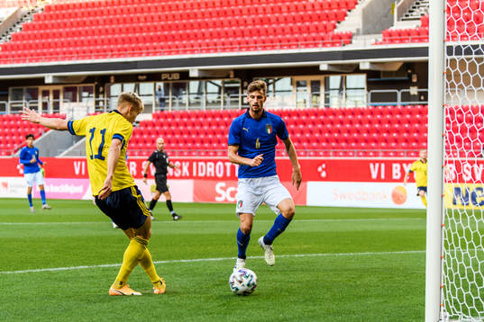 Pontus Almqvist of Sweden scores the 1-0 goal