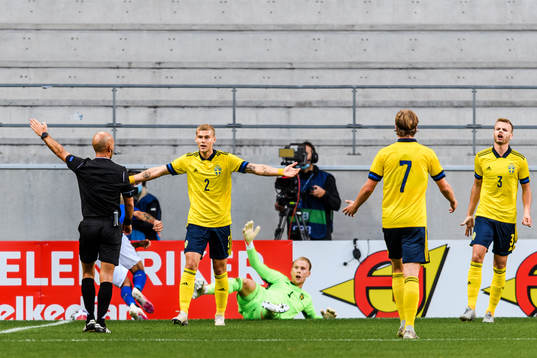 Felix Beijmo , goalkeeper Pontus Dahlberg , August