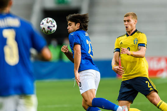 Riccardo Sottil of Italy and Felix Beijmo of Sweden
