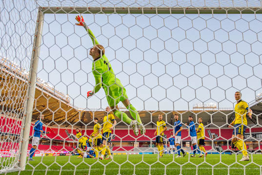 Goalkeeper Pontus Dahlberg of Sweden