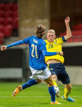 Edvin Crona of Sweden and Andrea Colpani of Italy