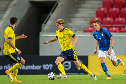 August Erlingmark of Sweden and Andrea Pinamonti of Italy