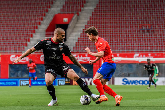 Kalmars Douglas Bergqvist och Helsingborgs Max Svensson