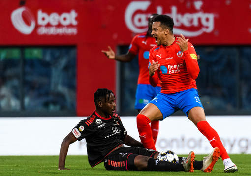 Helsingborgs Martin Olsson reagerar