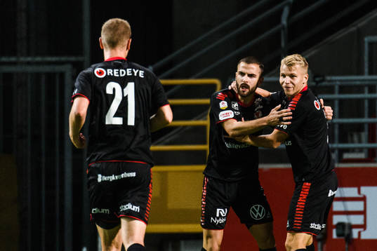 Kalmars Erik Israelsson , Edvin Crona och Filip Sachpekidis