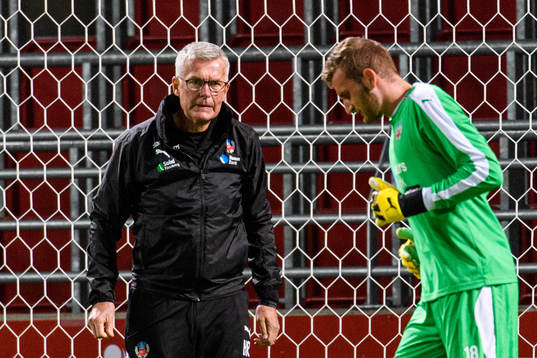 Helsingborgs läkare Harald Roos och målvakt Joseph Ceesay