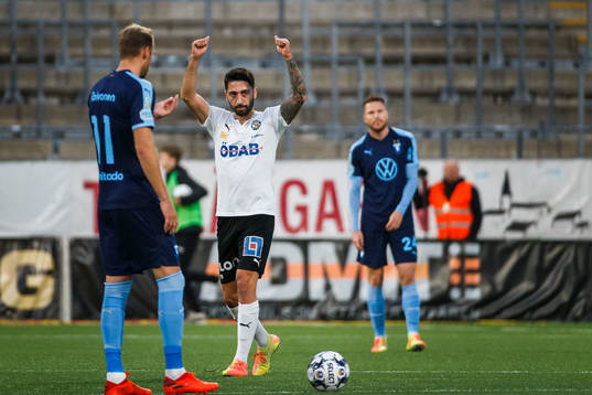 Örebros Nahir Besara jublar