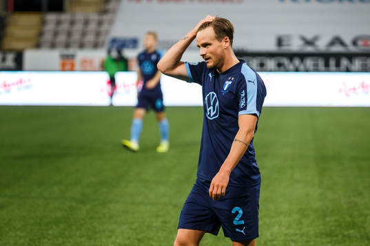 Malmö FFs Eric Larsson deppar i halvtid
