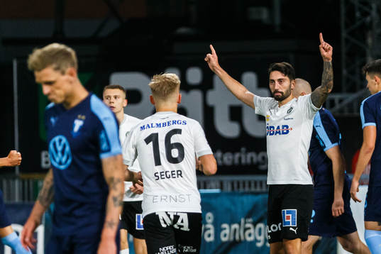 Örebros Nahir Besara jublar