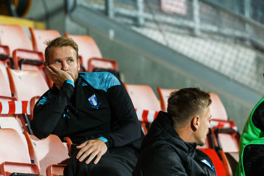 Malmö FFs Ola Toivonen på läktaren