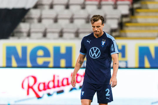 Malmö FFs Eric Larsson deppar