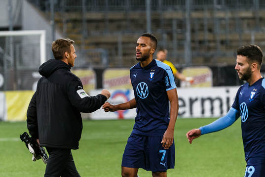 Malmö FFs Isaac Kiese Thelin och Erdal Rakip deppar