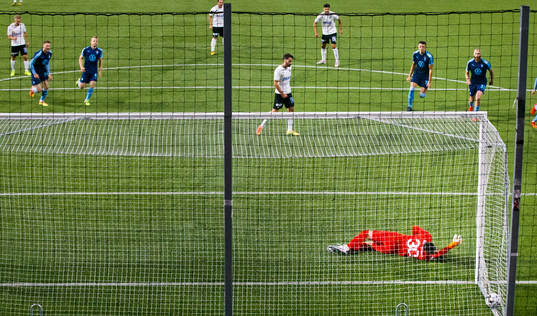 Örebros Nahir Besara gör 3-1 på straff på Malmö FFs