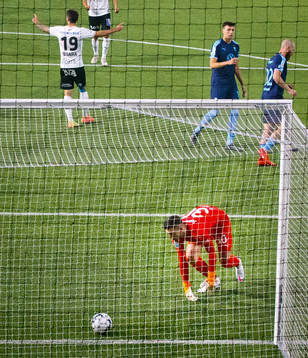Örebros Nahir Besara gör 3-1 på straff på Malmö FFs