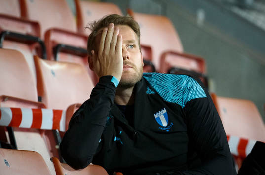 Malmö FFs Ola Toivonen deppar på läktaren