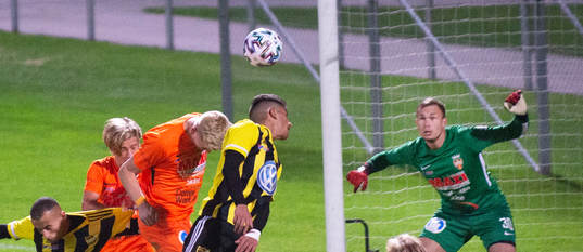 IFK Hässleholms Mustafa Owaid kvitterar till 2-2 i matchen