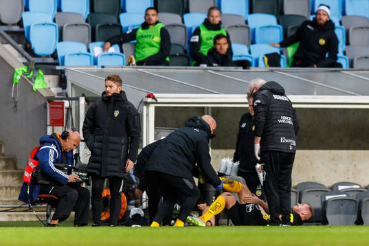 Hammarbys Darijan Bojanic får vård