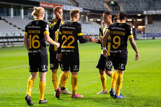 Hammarbys Muamer Tankovic jublar