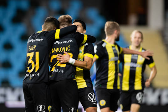 Hammarbys Muamer Tankovic jublar med lagkamrater