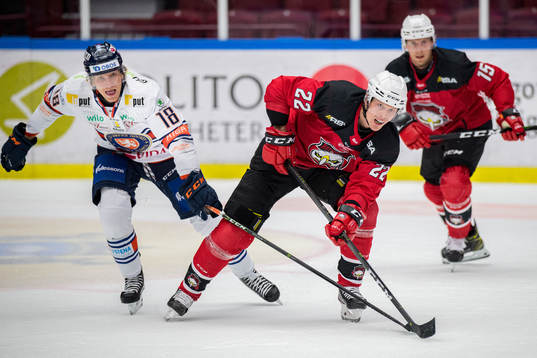 Växjös Marcus Sylvegård och Malmö Redhawks Lars Bryggman