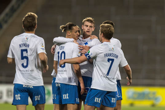 IFK Norrköpings Jonathan Levi jublar med lagkamrater