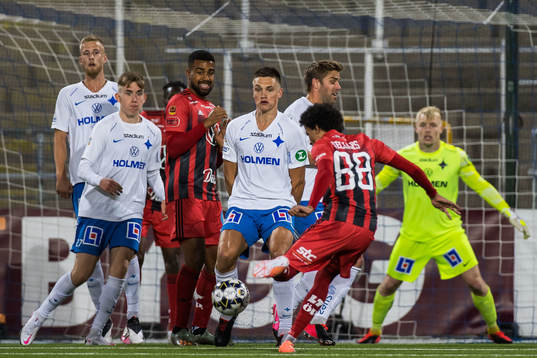 Östersunds Jerell Sellars med ett skott