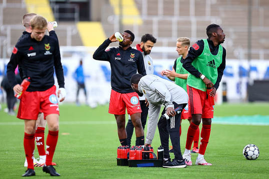 Östersunds spelare värmer upp