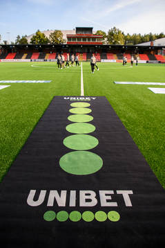 En matta med Unibets logotyp