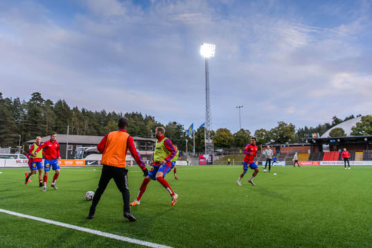 Östers spelare värmer upp
