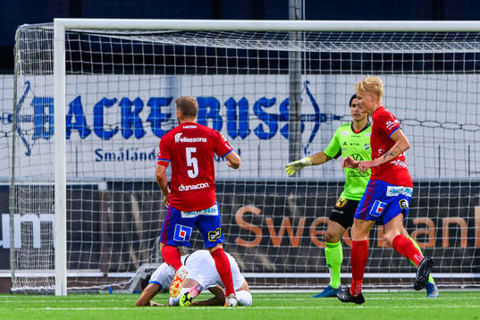 Östers Stefan Karlsson i en situation med Akropolis Nikola