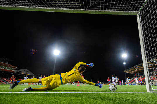 Akropolis målvakt Samuel Brolin släpper in 2-2 av Östers