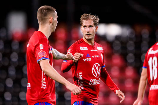 Östers Petar Petrovic och Simon Alexandersson jublar