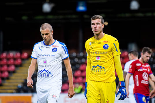 Akropolis Oscar Pehrsson och målvakt Samuel Brolin