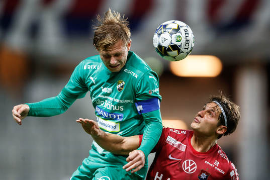Ljungskiles Linus Dahl och Örgrytes Kevin Ackermann