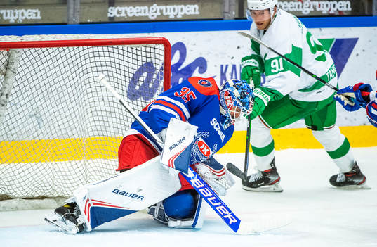 Oskarshamns målvakt Joe Cannata och Rögles Adam Tambellini