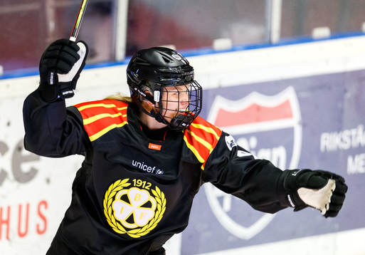 Brynäs Josefin Bouveng jublar