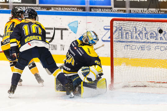 Luleås Nicoline Söndergaard Jensen gör 0-2