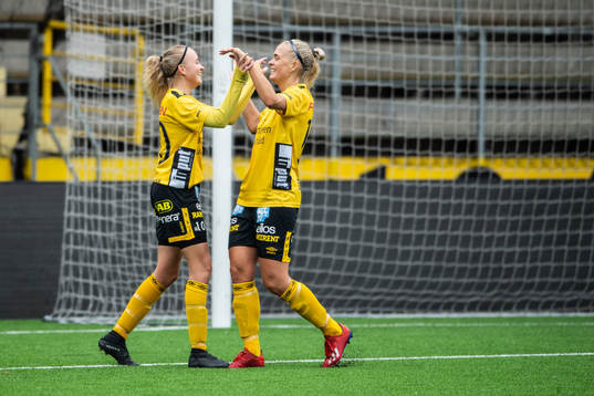 Elfsborgs Matilda Ståhlbom Karlsson jublar med Ellen