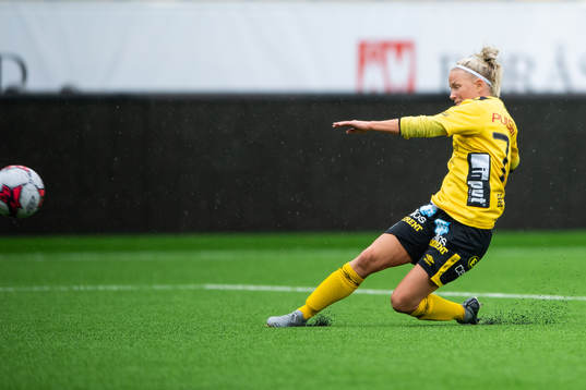 Elfsborgs Sara Jardving skjuter i mål