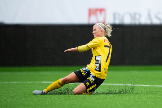 Elfsborgs Sara Jardving skjuter i mål