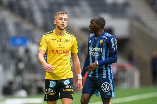 Elfsborgs Jesper Karlsson och Djurgårdens Edward Chilufya