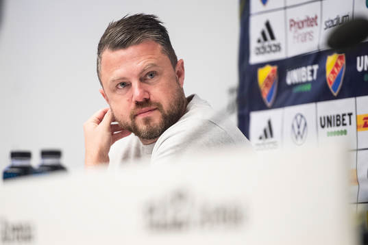 Elfsborgs manager Jimmy Thelin deltar i en presskonferens